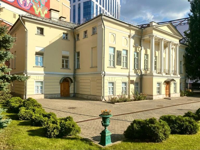фасад дома, здание по адресу г Москва, ул Земляной Вал, д 35 стр 1 